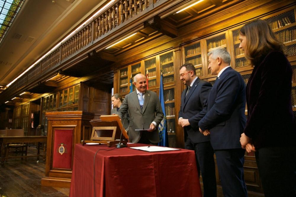 Juan Antonio Pérez Simón asume la presidencia del Consejo Social de la Universidad de Oviedo.