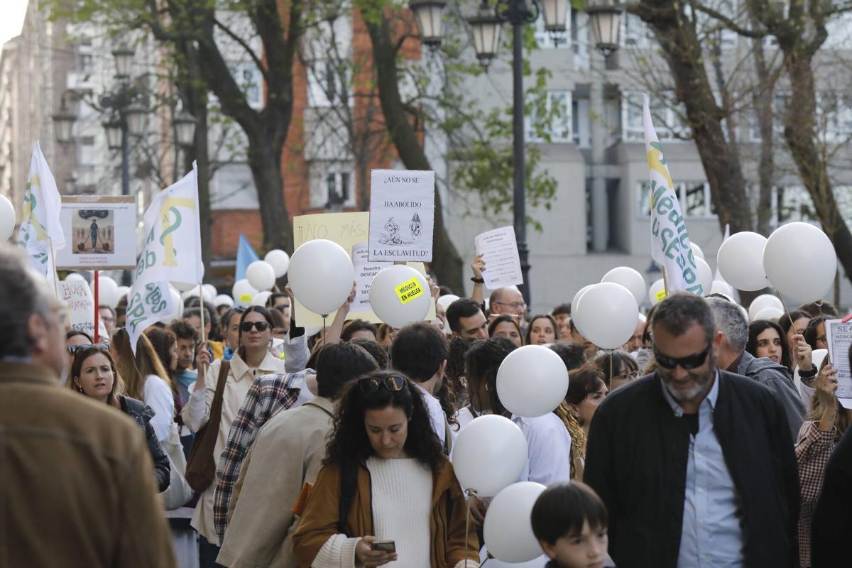 Así fue la manifestación de los médicos asturianos en Oviedo