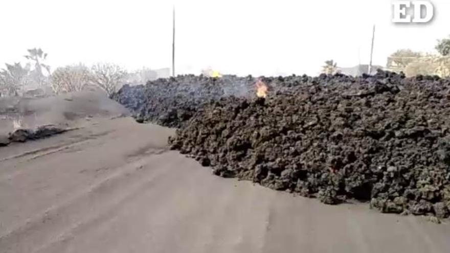 Así cruza la nueva colada sur la carretera del Hoyo Todoque