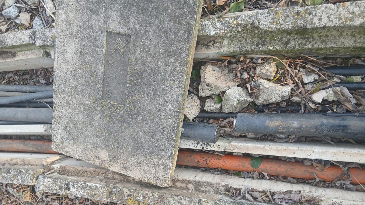 Les imatges del robatori de cable de coure a la via del tren