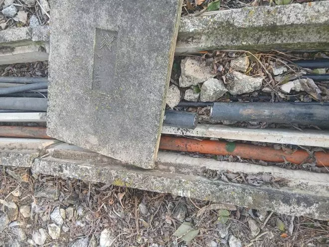 Les imatges del robatori de cable de coure a la via del tren