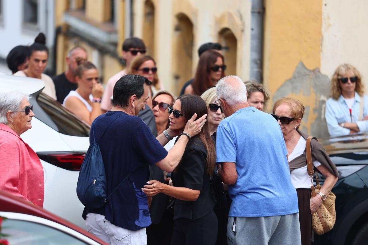 Funeral en Candás por Luis Ángel Echevarría, padre de Paula Echevarría