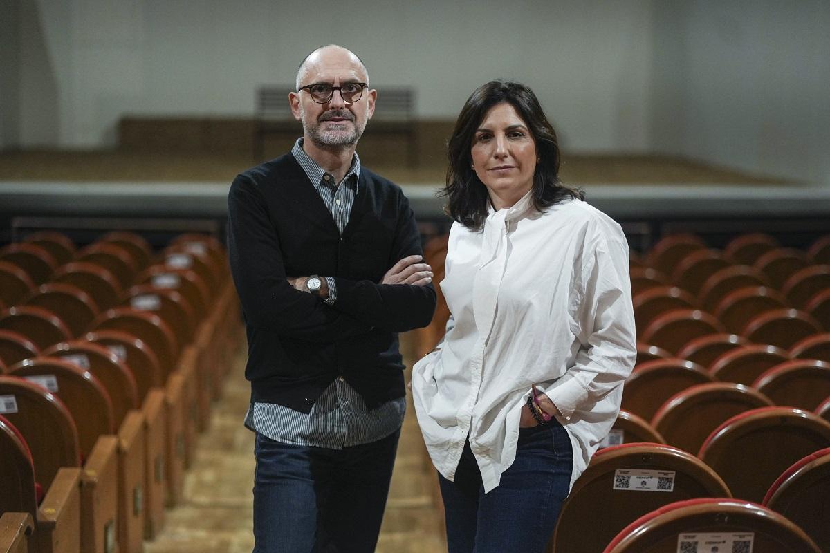 El gerente del Gran Teatro, Carlos Aladro, y la directora del documental, Hortensia Revuelta.