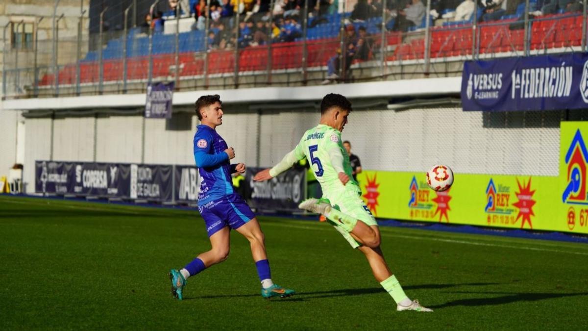 Sergi Domínguez jugó de lateral derecho ante el Ourense