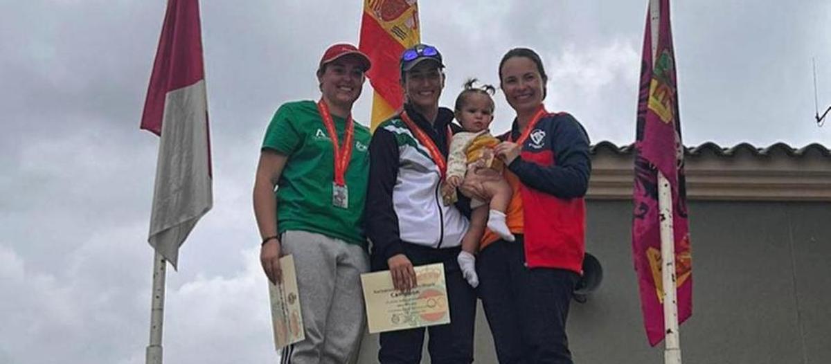 Paqui Muñoz, Fátima Gálvez y Beatriz Martínez, en el podio del Campeonato de España.