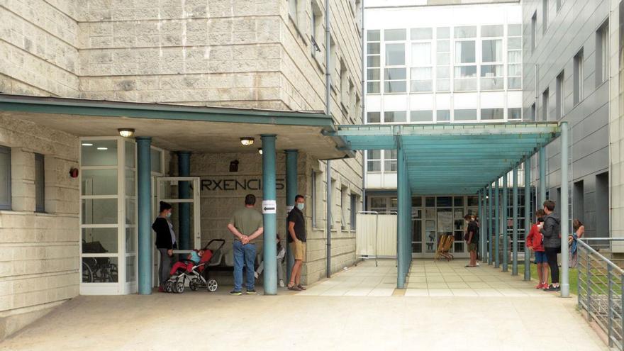 Fachada del centro de salud de Vilagarcía, situado en la calle San Roque. | // NOÉ PARGA