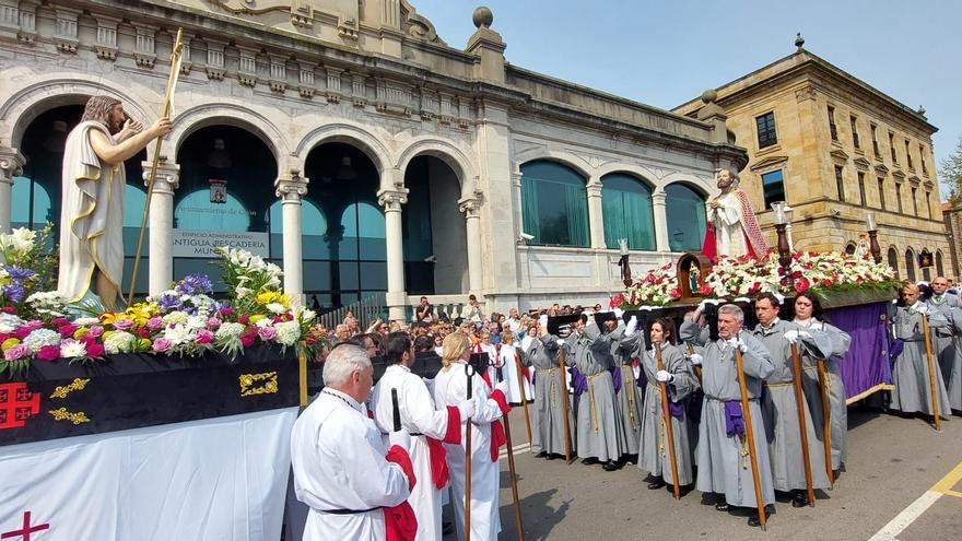 Vídeo: Así fue la ceremonia en Gijón del Encuentro de la Resurrección