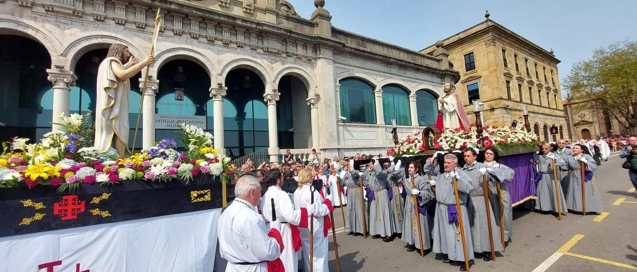 Vídeo: Así fue la ceremonia en Gijón del Encuentro de la Resurrección