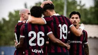La vida sigue igual para Carlos Espí: "Meter un gol siempre es lo más importante que le puede pasar a un delantero"