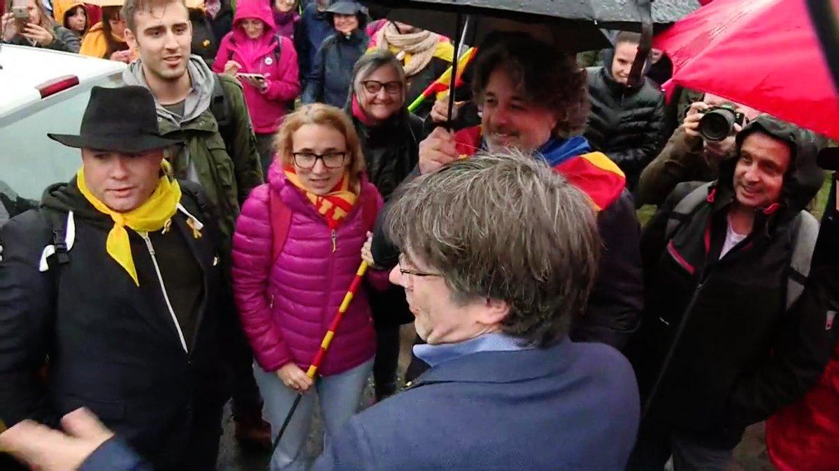 Puigdemont saluda en Waterloo a los participantes de la marcha de la ANC.