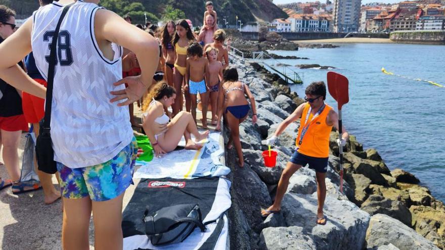 Los bañistas advierten de la presencia de ratas en la playa de Candás