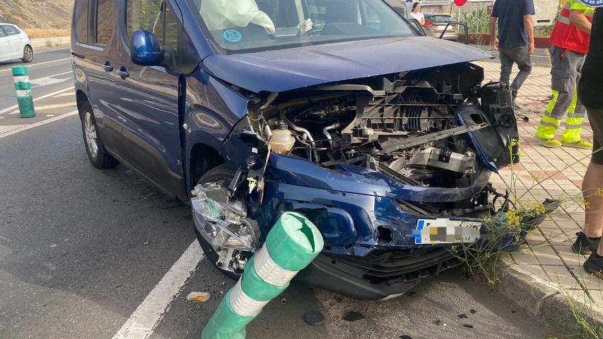 Cuatro heridos en un accidente frontal entre dos vehículos en Las Palmas de Gran Canaria