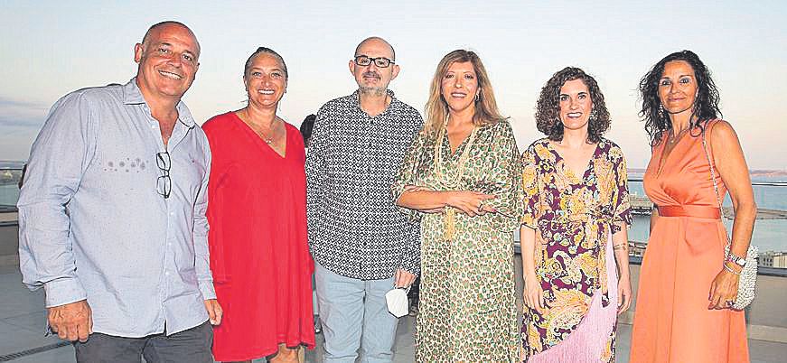 Juan Ortell, Tiffany Blackman, Antelm Pujol, Gemma Muñoz Brisedo, Marina Vera y Loli Ordoñez.