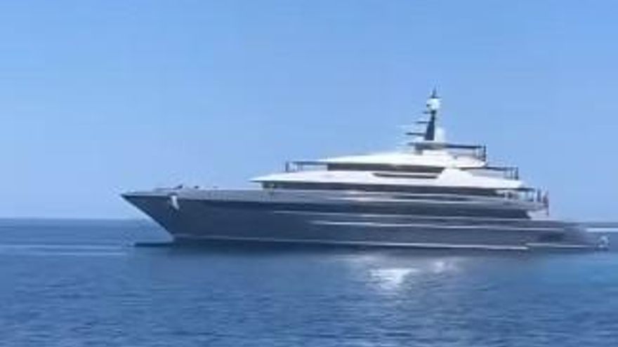 El superyate de lujo &#039;Attila&#039;, encallado en Formentera