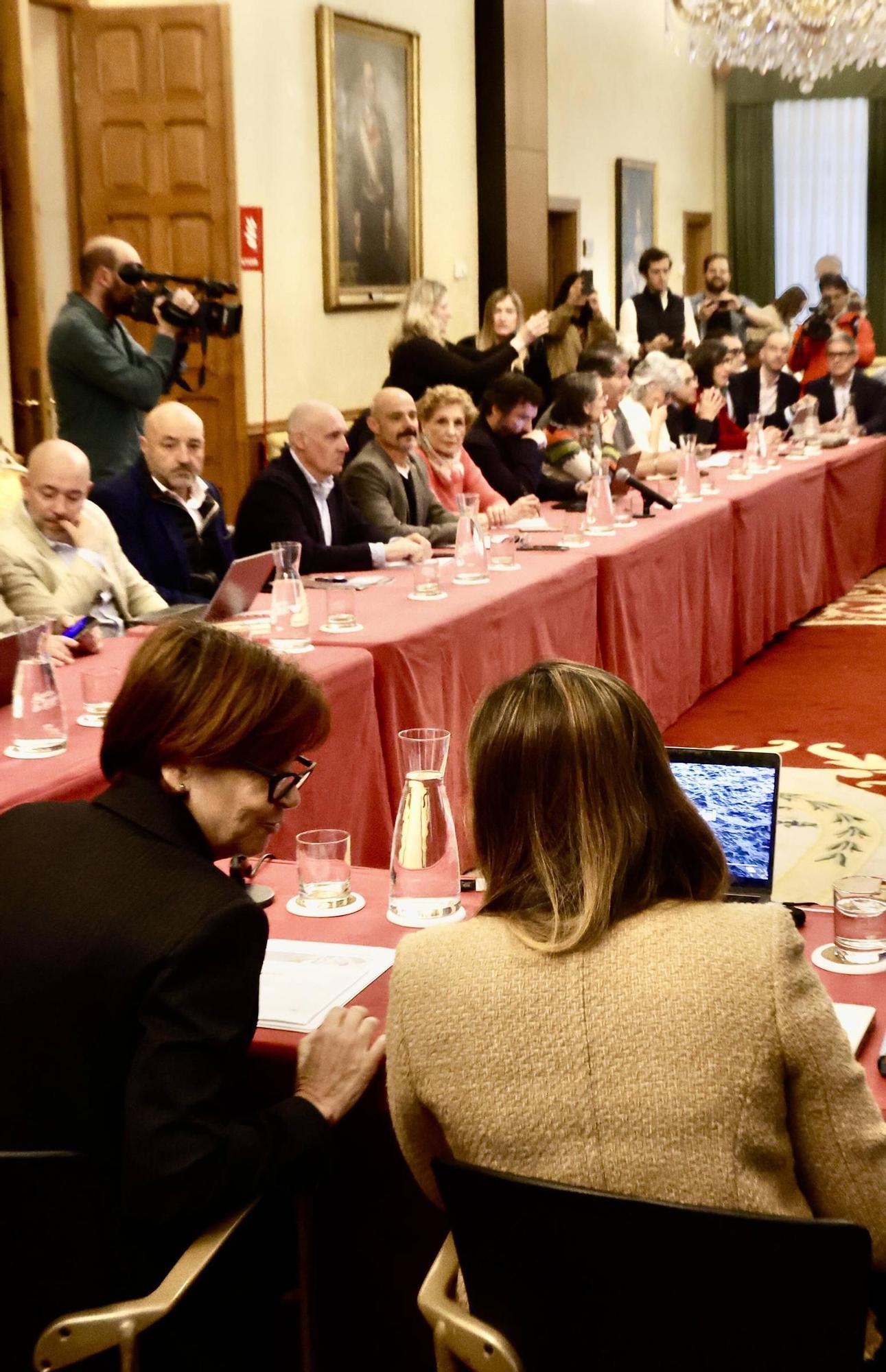 Así fue el tenso Consejo Social por Naval Gijón (en imágenes)