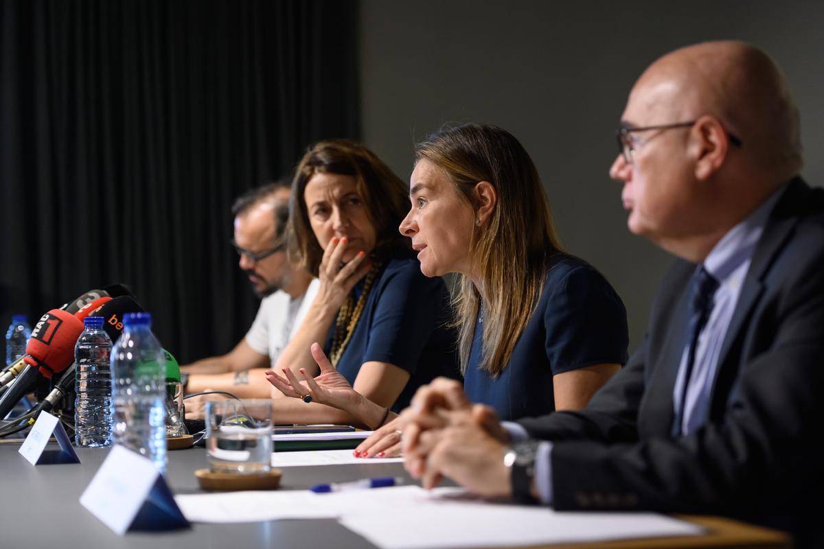 La presidenta de Barcelona Global, Maite Barrera, junto a la directora general, Mercè Conesa, presenta la propuesta de ampliación del aeropuerto de El Prat.