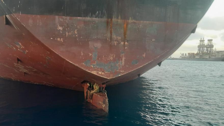 Drei Migranten überleben elf Tage auf Ruderblatt eines Tankers