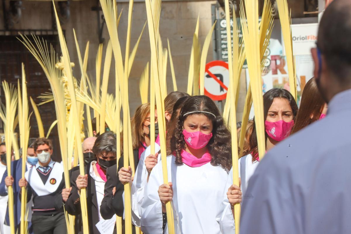 El obispo Munilla preside la procesión de las Palmas en Orihuela