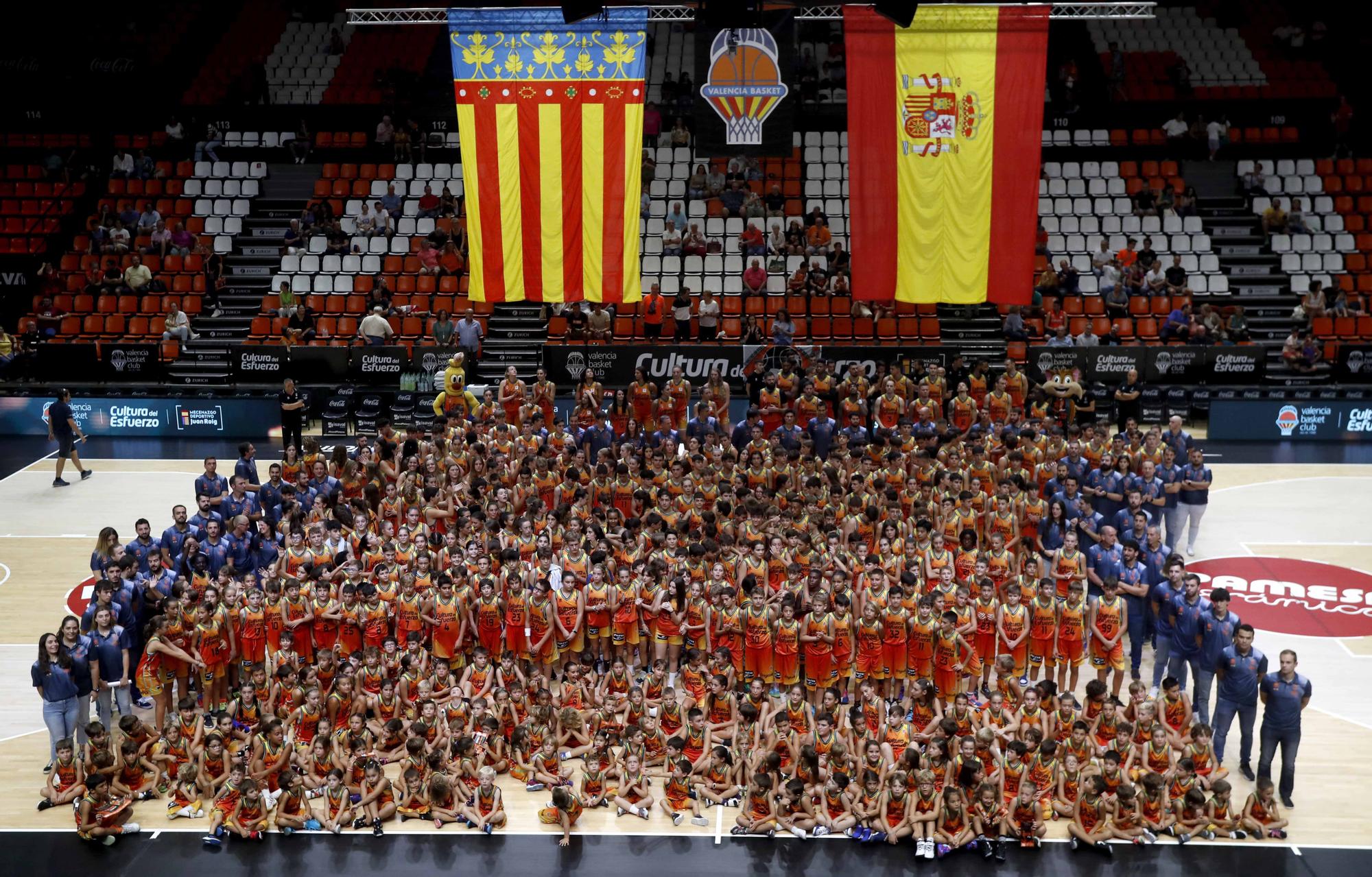 Presentación del Valencia Basket en La Fonteta