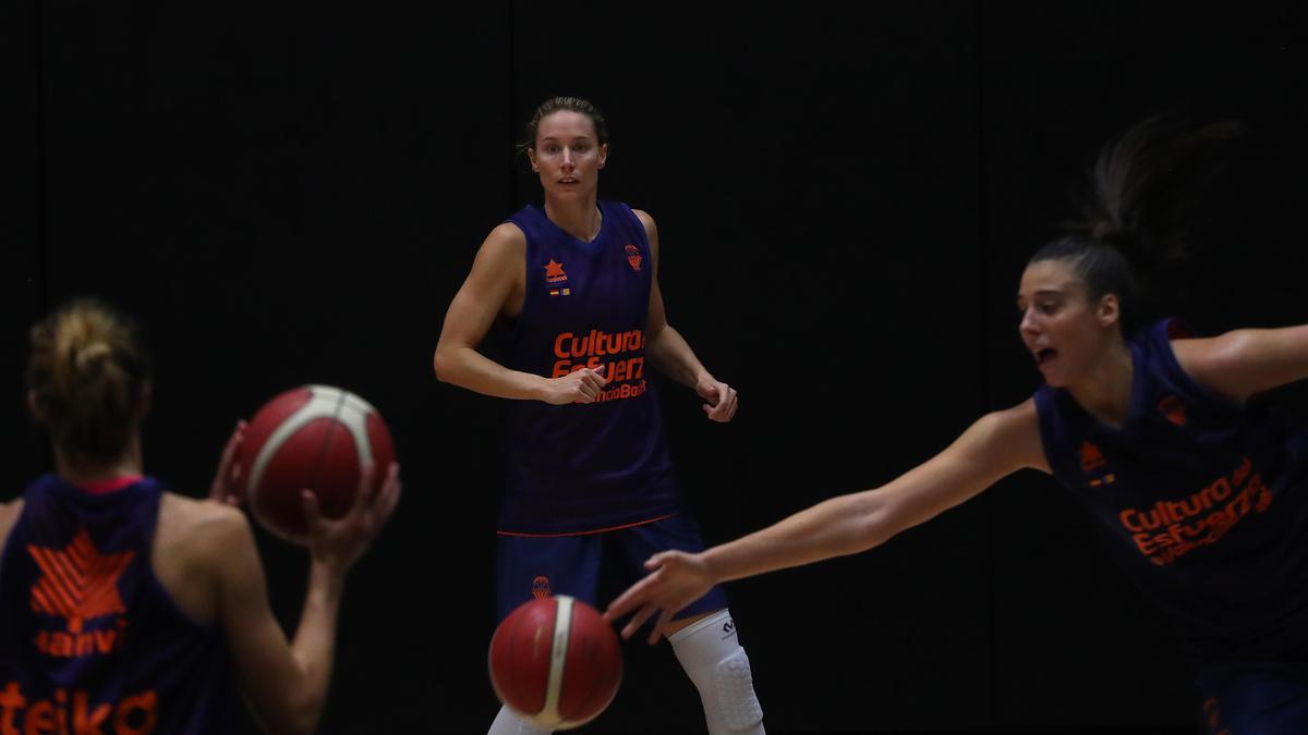 Entrenamiento reciente del equipo femenino del Valencia Basket.