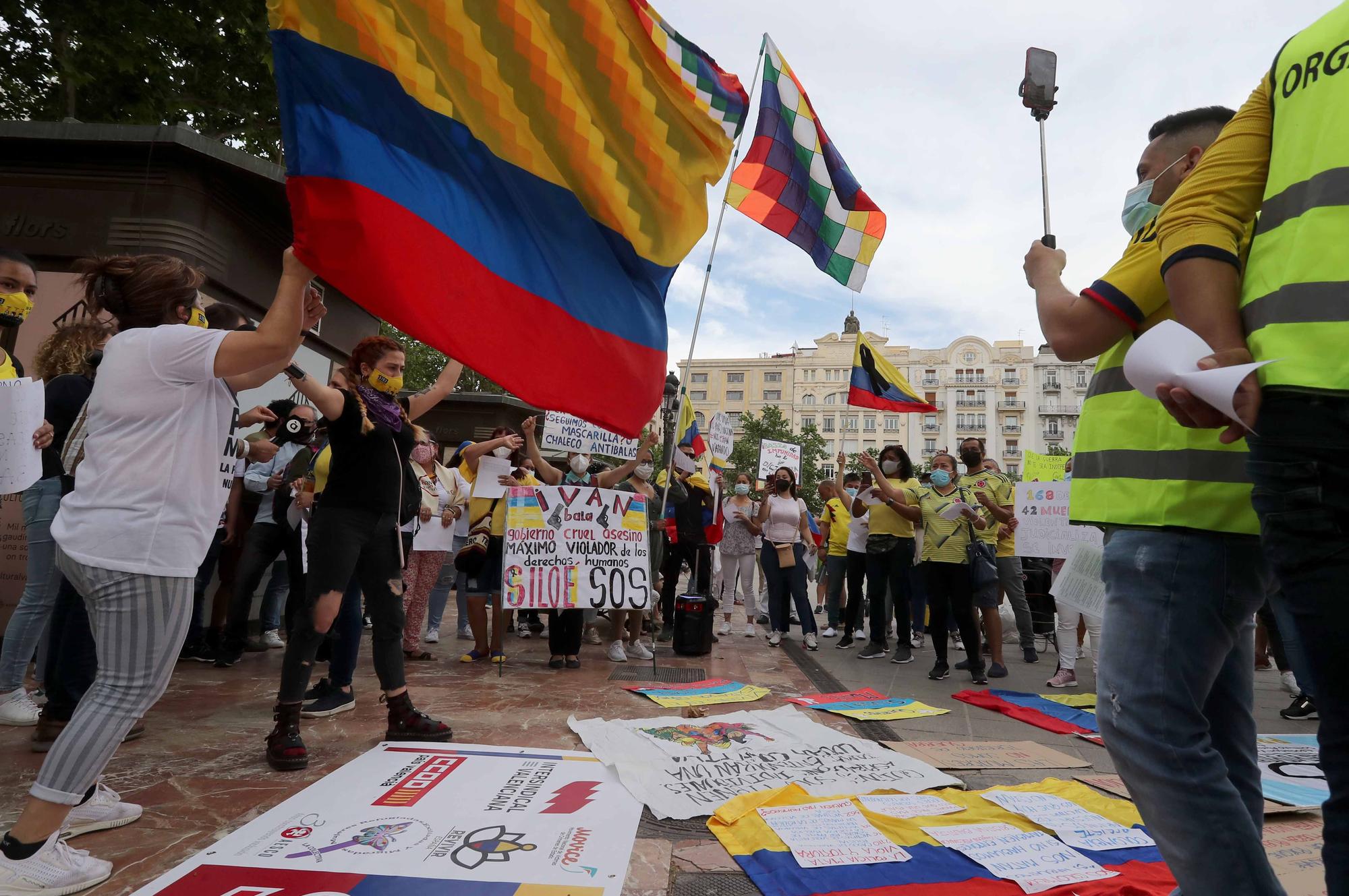 Diversos colectivos denuncian en València la "represión" de Colombia a las concentraciones por la paz