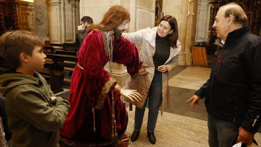 Preparativos para las procesiones de Semana Santa.   | // GUSTAVO SANTOS