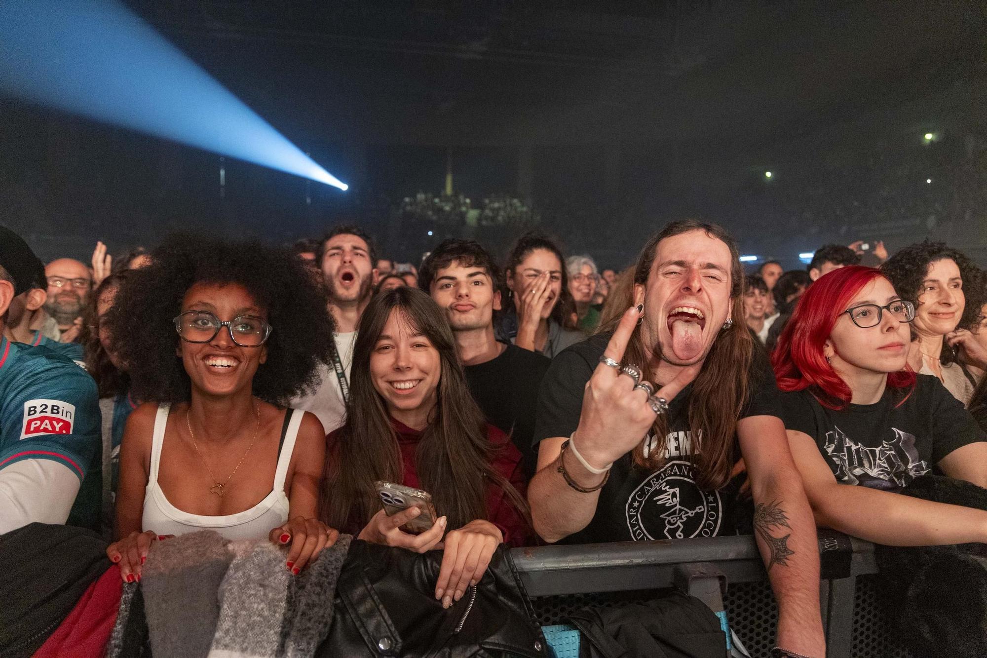 El Multiusos Fontes do Sar a los pies de Fito y sus fitipaldis