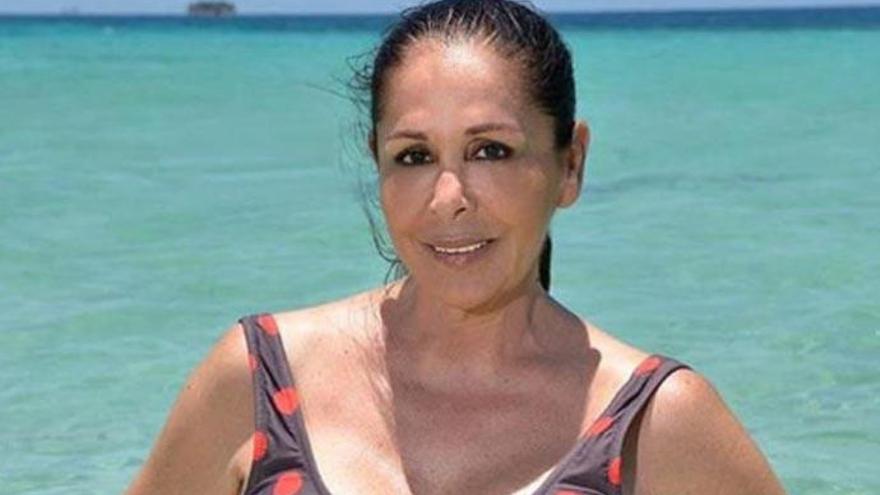 Isabel Pantoja y su bañador &#039;modelo Canarias&#039;