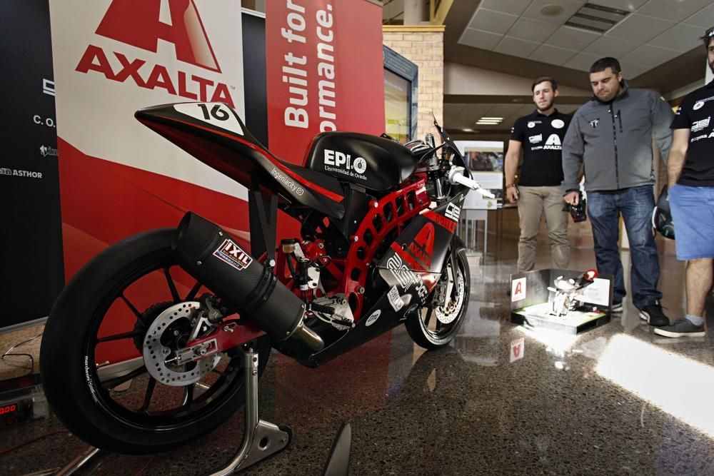 Presentación de la moto del programa Motostudent de los alumnos de la Escuela Politécnica de Ingeniería