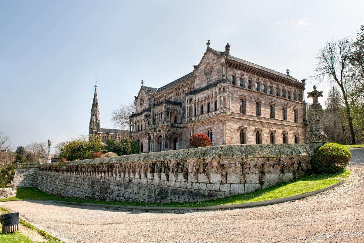El Palacio de Sobrellano situado en Comillas, con una arquitectura neogótica cántabra.