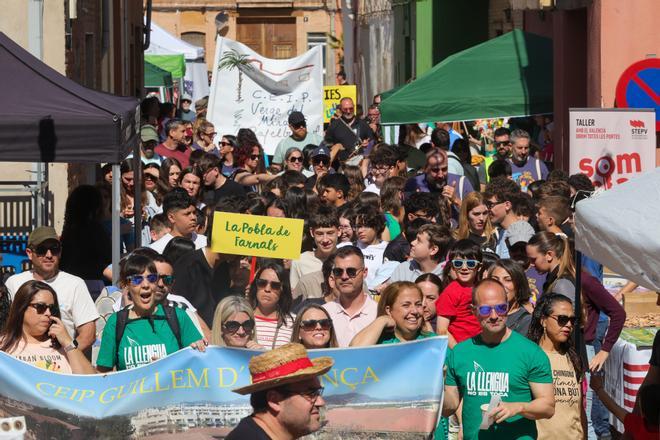 El día grande de la Trobada d’Escoles en Valencià llena Massalfassar