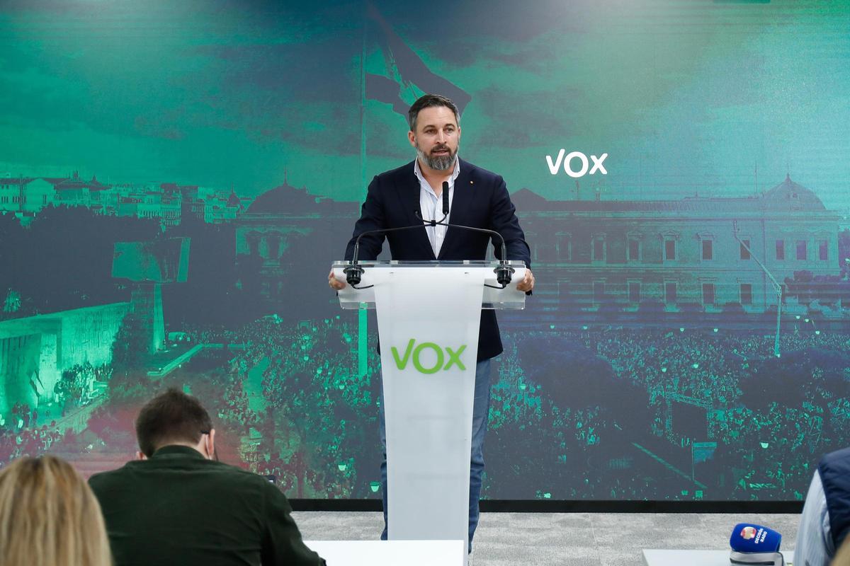 El líder de Vox, Santiago Abascal, durante una rueda de prensa en la sede de su partido.