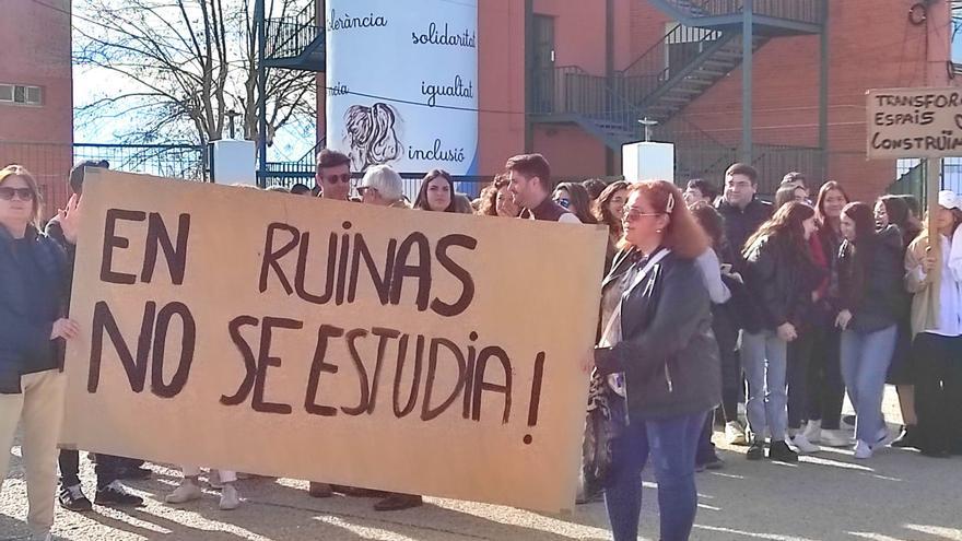 Protestas a las puertas de 15 colegios contra los &quot;recortes&quot; en la construcción de escuelas