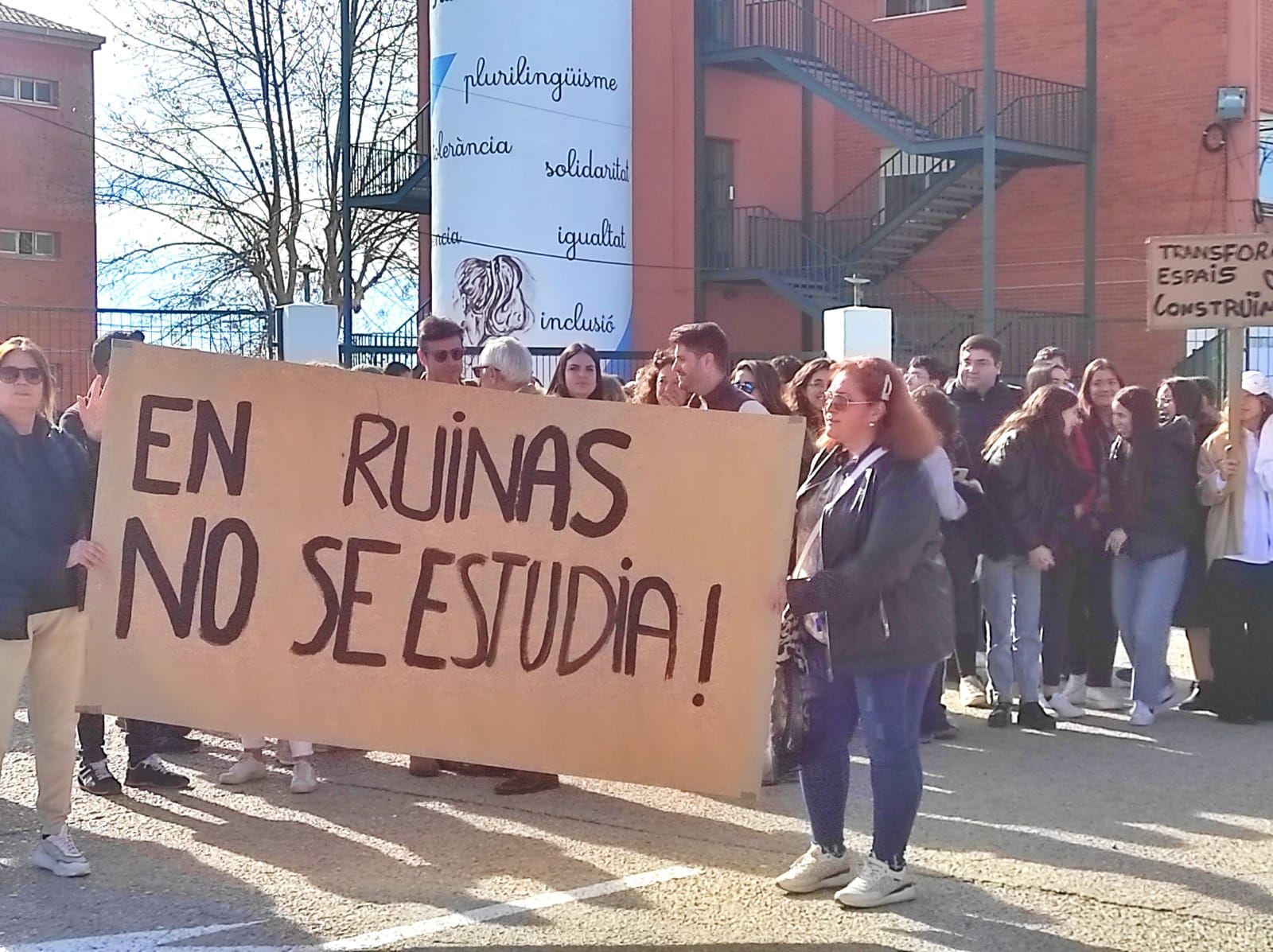 Protestas a las puertas de 15 colegios contra los "recortes" en la construcción de escuelas