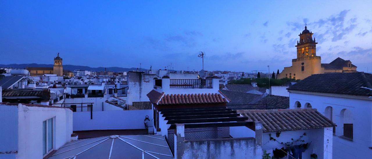 Vista de Santa Marina y San Agustín, iluminadas a primera hora de la mañana.