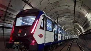 El 'Metro del futuro' ya circula de noche por Madrid: sin cabina, más capacidad y trenes cada dos minutos