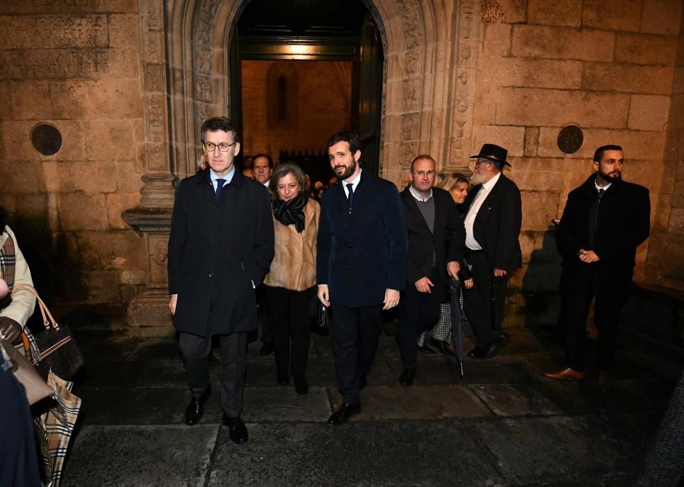 Grandes nombres de la política arropan a Rajoy en el entierro de su hermana en Pontevedra