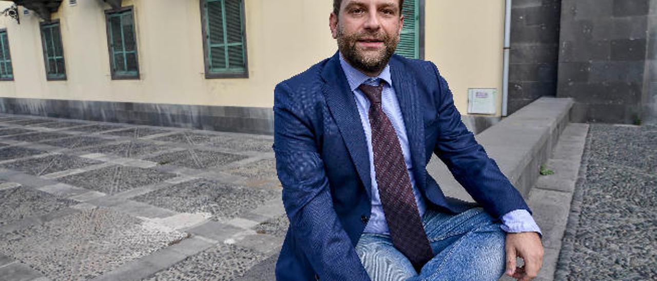 Gustavo Díaz antes de la conferencia en la Real Sociedad Económica de Amigos del País de Gran Canaria.