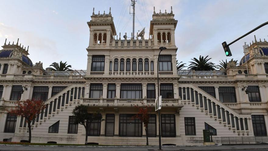 Edificio de La Terraza de los jardines de Méndez Núñez, que albergará la Aesia. |   // VÍCTOR ECHAVE