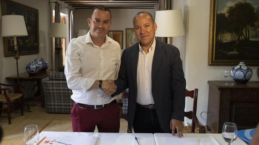 Francisco José Requejo y José María Barrios tras anunciar el acuerdo para gobernar la Diputación de Zamora.