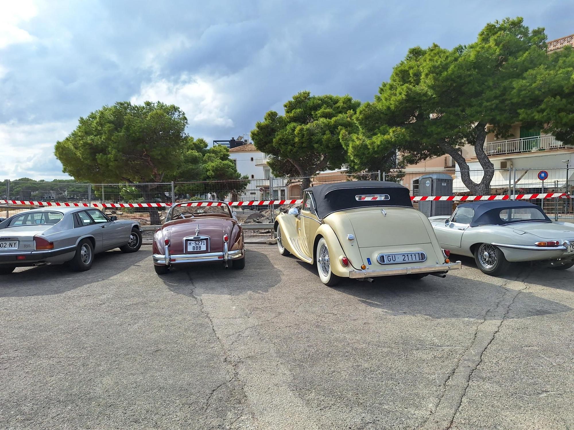 Los clásicos coches de Jaguar circulan por las carreteras de Mallorca