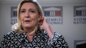 Fotografía de archivo (02/08/2022) de la líder ultraderechista francesa, Marine Le Pen, en la Asamblea Nacional francesa en París. EFE/EPA/CHRISTOPHE PETIT TESSON