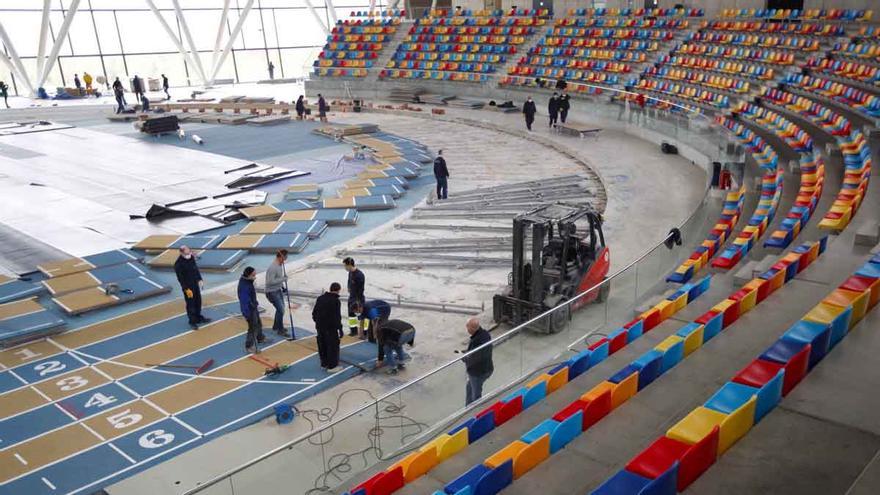 La pista cubierta de atletismo de Sabadell se transforma en un hospital de campaña