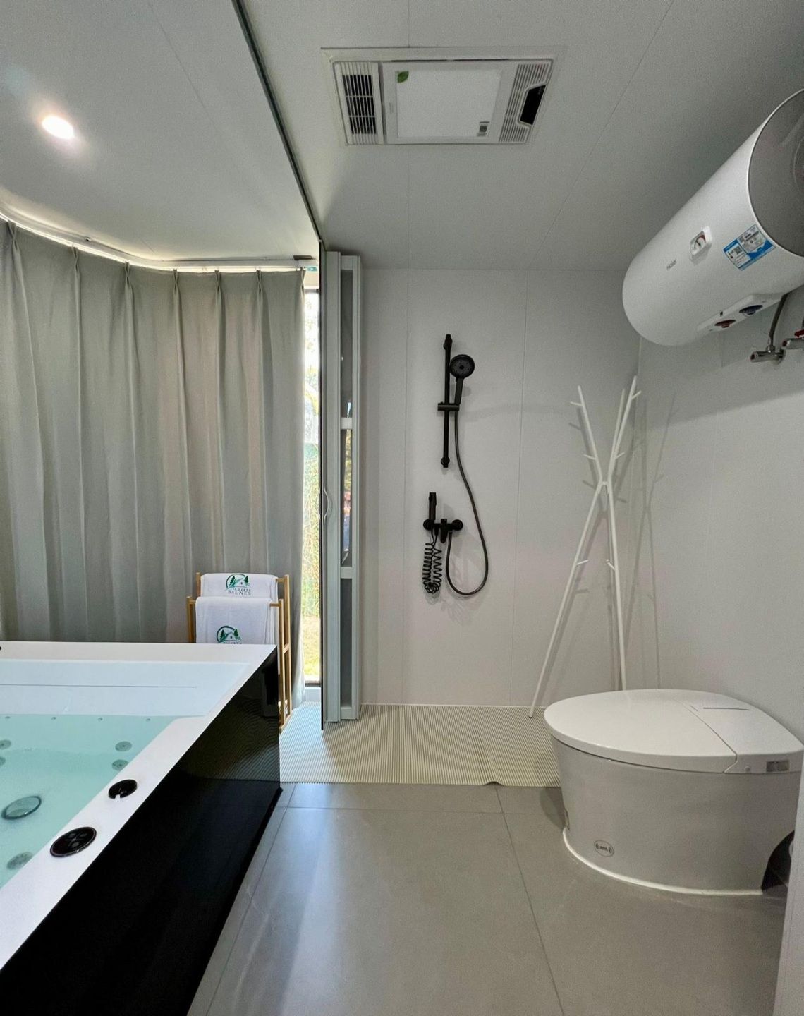 La presentación de las casas cápsula, en O Grove.