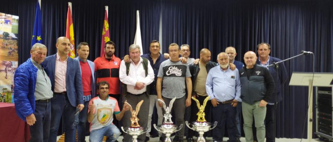 Todos los campeones, en la entrega de trofeos. | N.C.