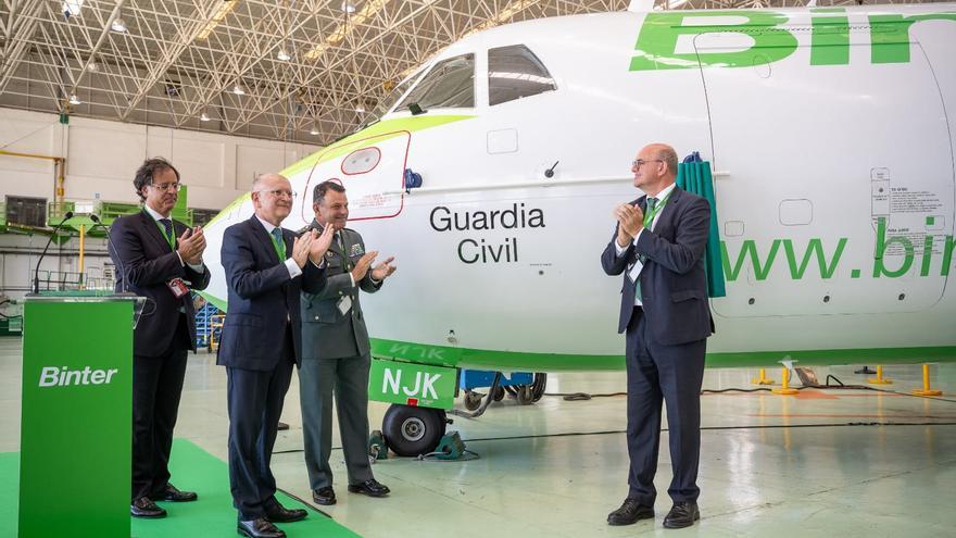 Binter bautiza uno de sus aviones con el nombre de la Guardia Civil