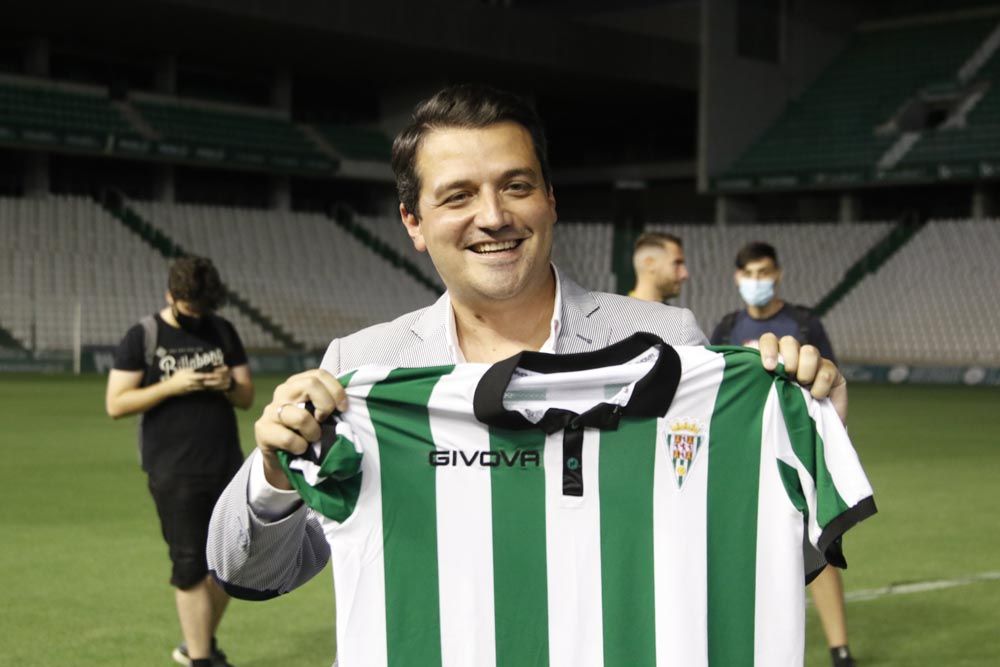 El Córdoba CF presenta sus nuevas camisetas