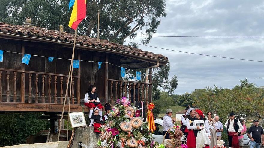 Deva impulsa su tradicional subasta del ramo con lotes de comida y bebida, una air fryer o varias camisetas del Sporting
