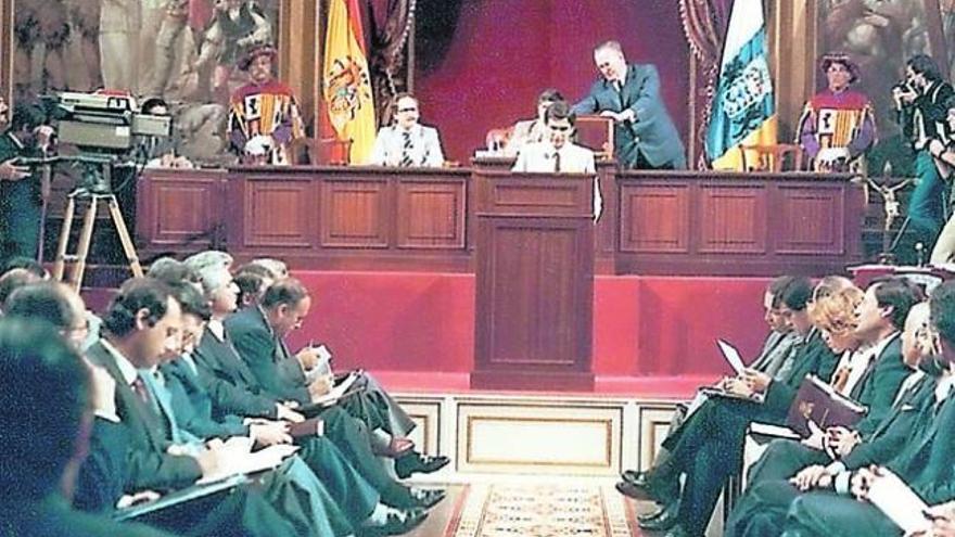 El Parlamento regional cumple tres décadas