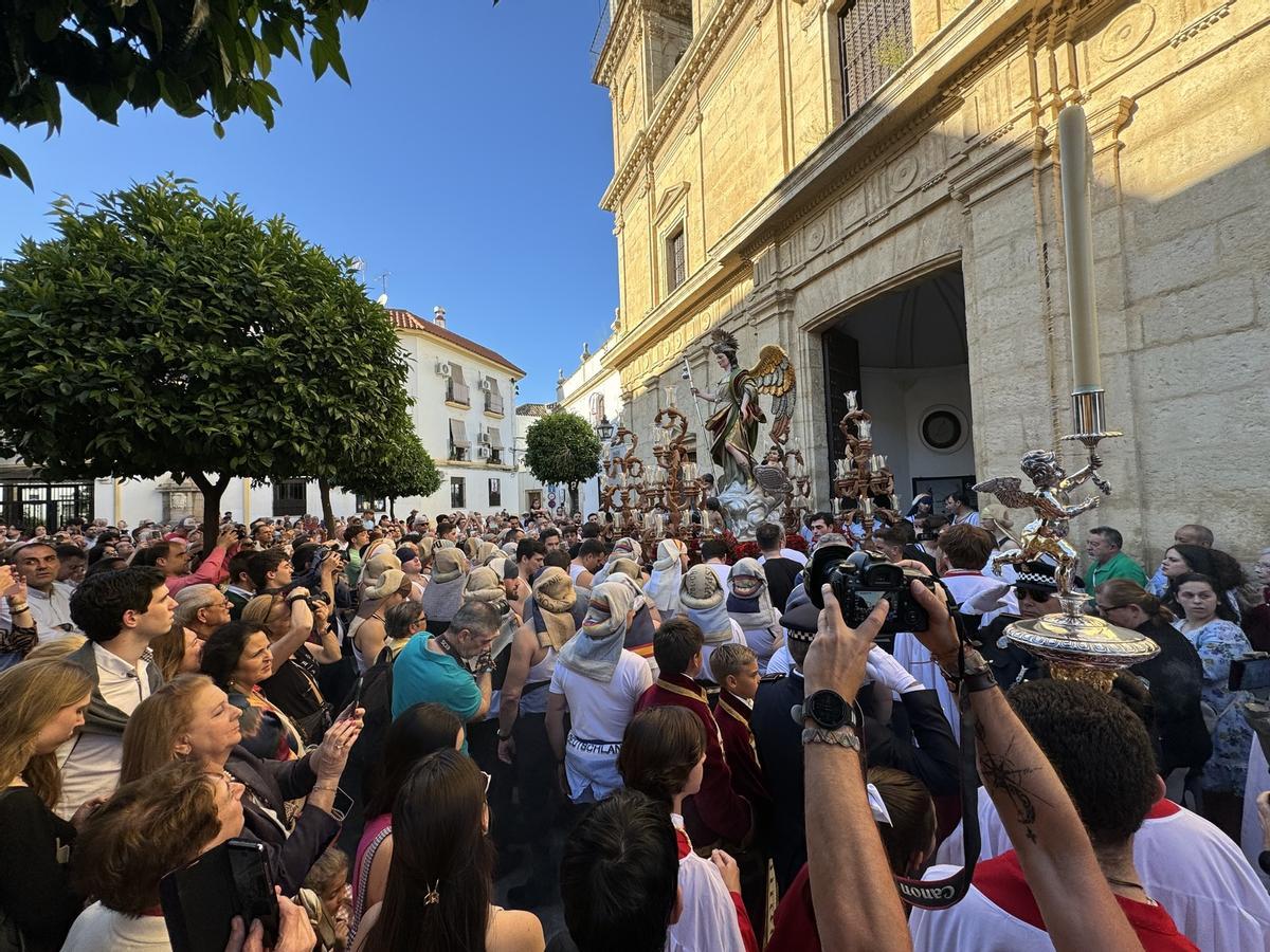 San Rafael sale en procesión en torno al aniversario de su aparición al padre Roelas
